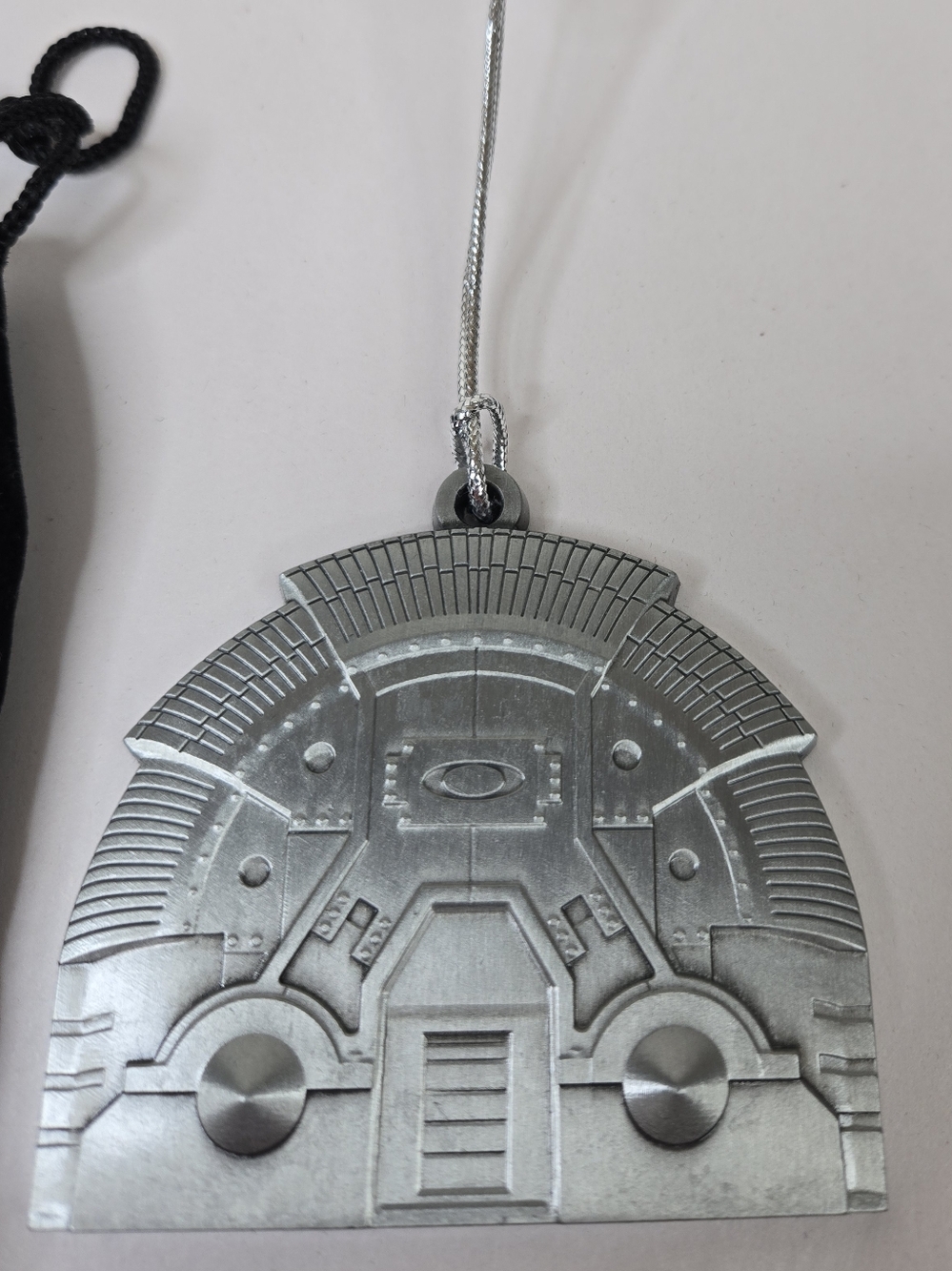 Oakley Rare 2017 HQ Bunker Metal-Silver Christmas Ornament With Velvet Bag - Picture 2 of 7